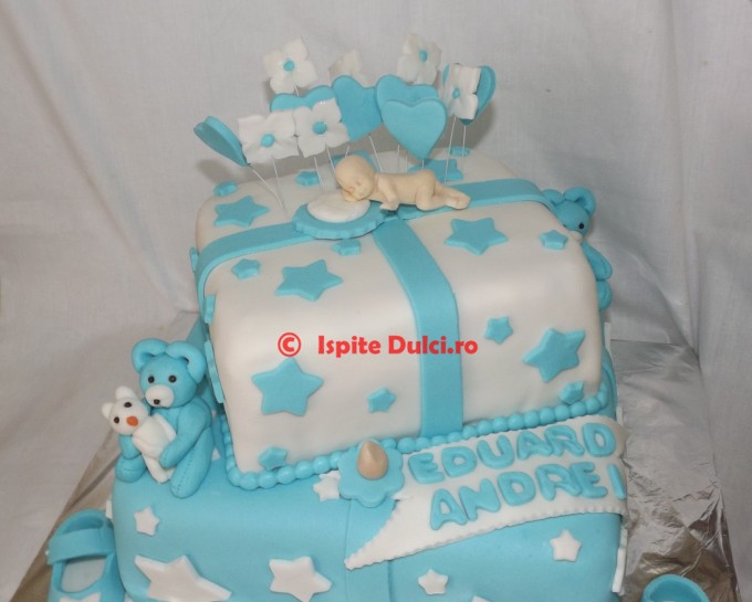 Tort de botez cu ursuleti