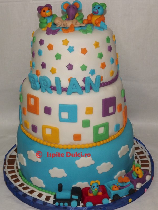 Tort de botez cu trenulet 5