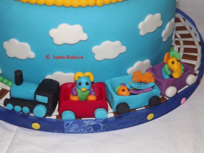 Tort de botez cu trenulet 3